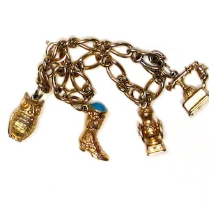 Pulsera vintage con dijes Avon y cuatro dijes Darling, 1973