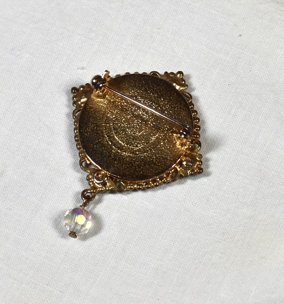 Vintage Mom Brooch, Mom Written on a Glass Background, Ab