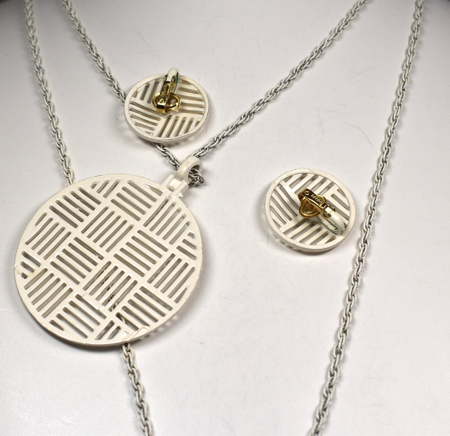 ヴィンテージ クラウンTRIFARIトリファリ黒エナメルのネックレス