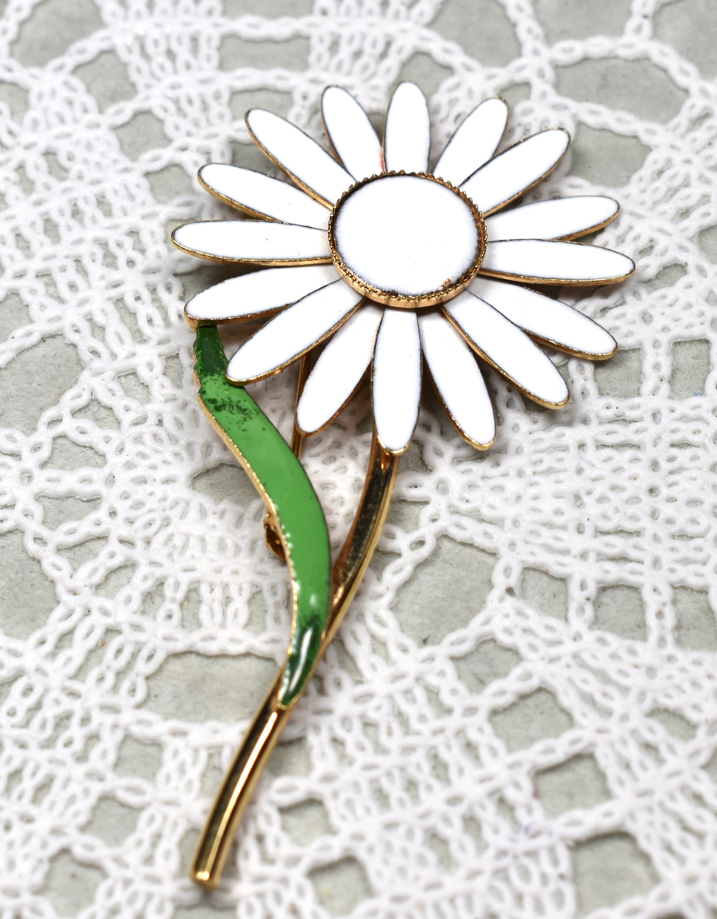 Vintage White enamel daisy Brooch Pin White enamel with green leaf Heavily enameled