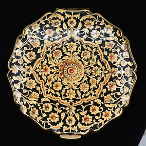 Vintage Stratton England enamel Pettit point design Face Powder Compact w/ Mirror Gold Renaissance Enamel unused