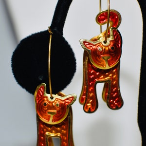 Darling Berebi Dangle Kitty Cat Earrings, Moving Body On Hoop Wire Red Enamel Cloisonné