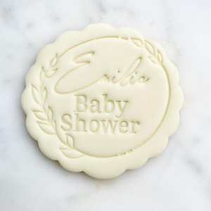 Personalisierte Baby Shower Cookie Cutter Benutzerdefinierte Name geprägte Fondant Stempel mit botanischen Kranz Design für Party Favors