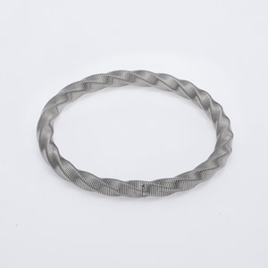 Twist Wire Bracelet – Minimalist Silver Coil Bangle with Sculptural Tech Look, Futuristic Jewelry for Cosplay & Everyday Wear