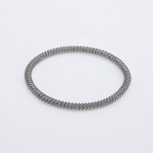 Minimalist Coil Bracelet – Silver Wire Bangle with Sculptural Techwear Look, Cosplay Sci-Fi Jewelry, Unisex Gift