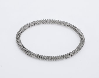 シルバー 幾何学模様 カフブレスレット スターリングシルバーの幾何学模様のカフブレスレット：SF風ジルコン