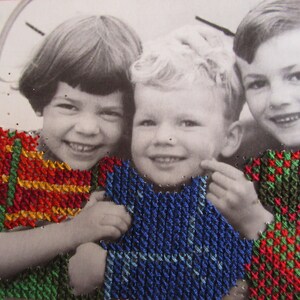 Vintage Postkartenstickerei - Familie
