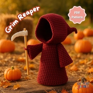 Könnte beinhalten: Eine gehäkelte Sensenmann-Figur in tiefem Rot, die eine Holzsensen mit einer weißen Klinge hält. Die Figur steht vor einem Hintergrund aus Kürbissen und Herbstblättern. Der Text "Grim Reaper" und "PDF Pattern" ist enthalten.