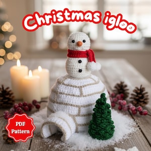 Puede incluir: Un muñeco de nieve tejido a ganchillo con una bufanda roja y una nariz de zanahoria se encuentra sobre un iglú blanco. Un pequeño árbol de Navidad verde tejido a ganchillo y las palabras "Christmas igloo" son visibles. La imagen también incluye una insignia de "PDF Pattern".