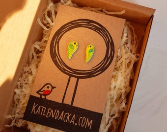 Budgie earrings - budgie jewelry - budgie jewellery - linocut - Kat Lendacka - green and yellow budgie - bird earrings - shrink plastic