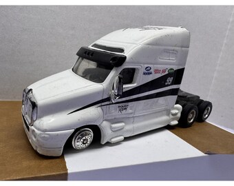 Kenworth T2000 Truck, Diecast Model Truck, 1/32 Scale Diecast