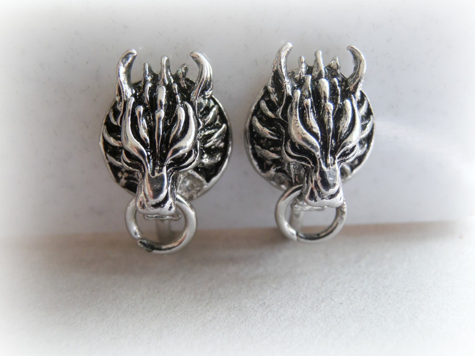 Jax | Silver-Tone Stainless Steel Wolf Stud Earring | In Stock! | Moody - Foto 7
