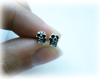 Skull Earrings, Skull Studs, Skull Stud 925 Sterling Silver, Tiny Goth Studs, Skull Multiple piercing, Gift for him, Androgynous jewelry