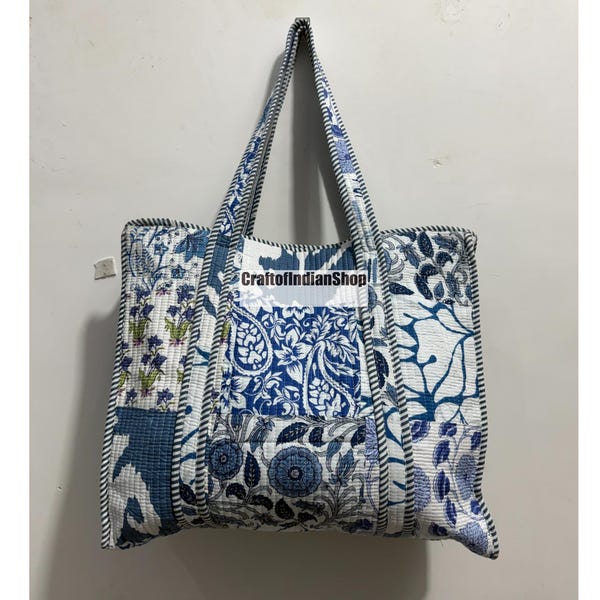 Katoenen draagtas met patchworkprint: handgemaakte gewatteerde boho-markttas