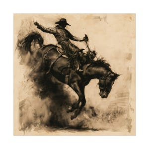 Op de afbeelding: Een sepia-kleurige illustratie van een cowboy met een hoed met brede rand, jas en chaps op een bokkend paard. Het kunstwerk bevat dynamische, wazige penseelstreken en donkere schaduwen, die de intense beweging van het paard en de ruiter vastleggen tegen een lichte, getextureerde achtergrond.