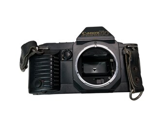 Canon T70 自動巻き上げフィルムカメラ（ズームレンズ、2倍