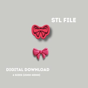 Puede incluir: Dos objetos rosas en forma de lazo, uno con contorno detallado y otro sólido, sobre fondo gris. El texto dice "STL FILE" y "DESCARGA DIGITAL" con detalles de tamaño.