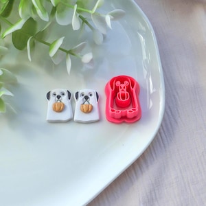 Polymeerkleisnijder hond spook: sieraden maken voor Halloween