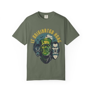 Unisex Garment Dyed T-Shirt mit Vintage Horror Design, perfekt für Halloween, Casual Wear, Filmabende, Geschenk für Horror Fans HHN