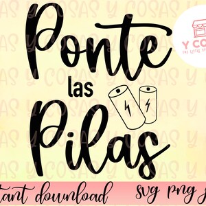 Op de afbeelding: Zwart-wit grafisch ontwerp met de tekst "Ponte las Pilas" in een cursief lettertype. Twee batterijpictogrammen zijn opgenomen in het ontwerp.