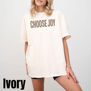 Välj glädje-t-shirt, gepardmönstrad t-shirt, bekväma färger, inspirerande t-shirt, religiös t-shirt, inspirerande citat-t-shirt, Välj glädje