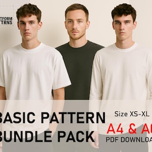 Op de afbeelding: Drie mannen dragen witte en donkergroene t-shirts. De afbeelding bevat de tekst "BASIC PATTERN BUNDLE PACK" en "A4 & A0 PDF DOWNLOAD". De t-shirts zijn verkrijgbaar in de maten XS-XL.