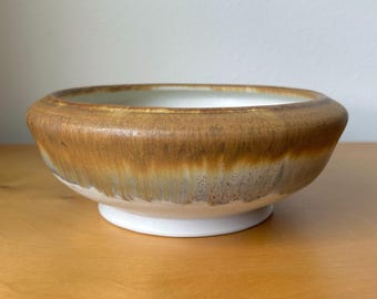 vintage studio pottery footed decorative shallow bowl 7.25” diameter x 2.75” tall off-white with earthy boho rustic graduated glaze colors