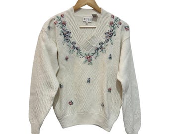 Suéter Russ Vintage anos 90 com bordado floral, decote em V, cor creme, tamanho pequeno, estilo cottagecore.