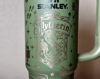Vaso Stanley de 30 oz con temática de mago grabado con láser