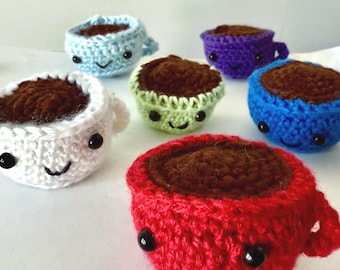 Mini taza de café de peluche tejida a crochet: Regalo kawaii para amantes del café (amigurumi)