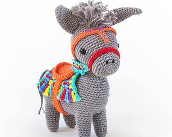 Amigurumi, uma arte que cria um universo de personagens fofos de crochê!