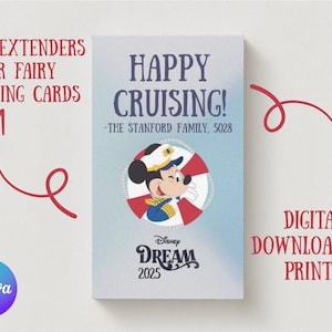 Könnte beinhalten: Rechteckige Karte mit hellblauem Hintergrund, die Micky Maus in Matrosenuniform in einem Rettungsring zeigt. Der Text lautet "HAPPY CRUISING!" und "Disney DREAM 2025". Zusätzlicher Text lautet "FISH EXTENDERS OR FAIRY DUSTING CARDS" und "DIGITAL DOWNLOAD OR PRINTS".