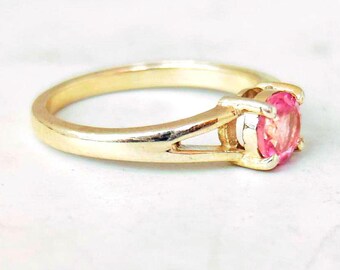 Anillo de plata de ley con piedra de nacimiento redonda / Delicado solitario de circonita apilable
