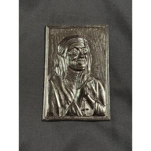 Vintage Catholic Mother Teresa Of Calcutta Silver Tone Hand Medal