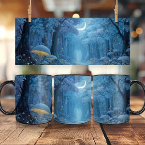 Blauwe mok met paddenstoelenbos: maanverlichte fantasykunst, zwarte keramische koffiekop