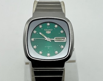 Vintage Seiko 5 Automatic Watch: Emerald Green Dial, Day-Date