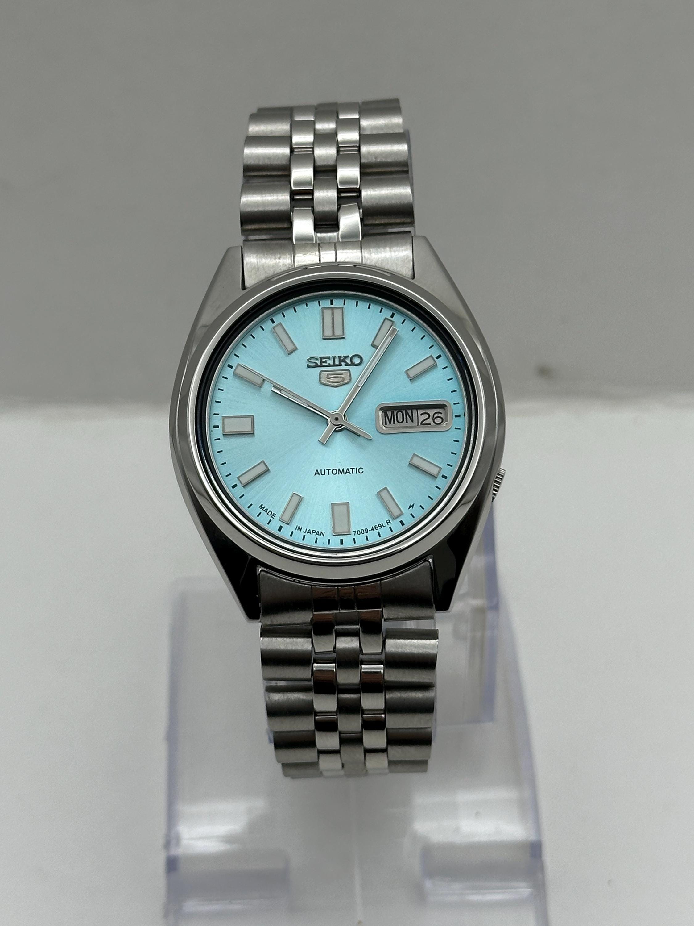 Seiko 5 Automatic 7009-3040 Vintage Men's Watch 17 Jewels Light