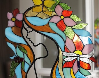 Vitrail Tiffany Girl with Magical World, sculpture en verre faite main en métal, décoration d'intérieur, cadeau disponible en différentes variantes