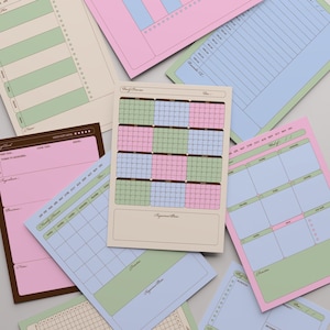 Puede incluir: Una colección de hojas de planificación en colores pastel con varios diseños. Las hojas presentan acentos rosas, azules y verdes, con diseños para la planificación semanal, mensual y anual. Algunas hojas incluyen calendarios y espacios para notas.