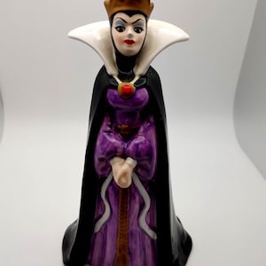 Disney&#39;s &#39;Snow White&#39; Animated Film Villianess &#39;The Evil Queen&#39; Ceramic Figurine