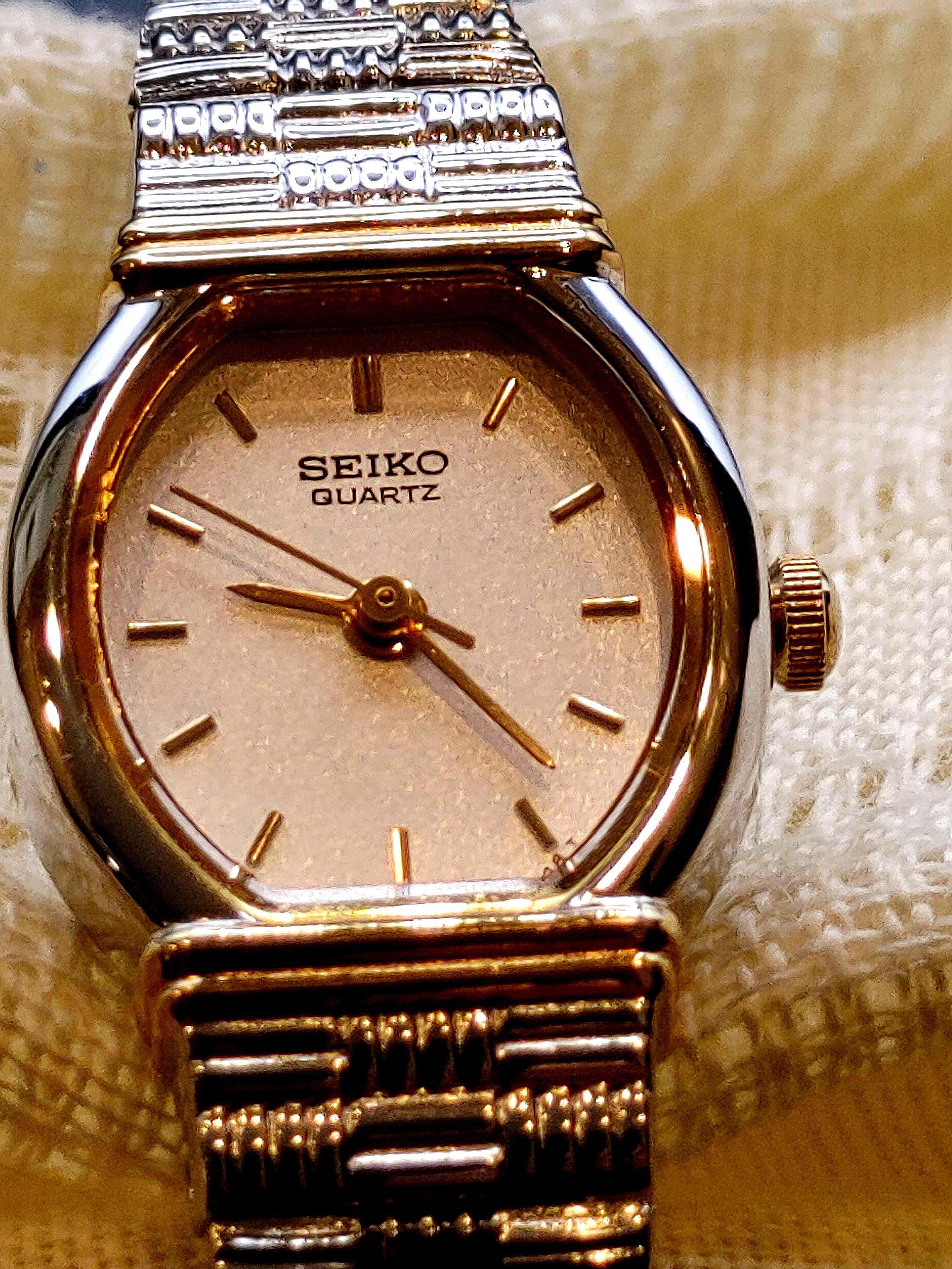 1980s Seiko Silver Tone With Gold Tone Accent Ladies Vintage  display picture 3