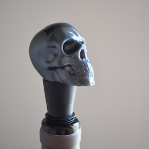 Metallic Skull Wine Stopper - Modern Edge Wine Stopper, Cool Wine Stopper, Minimalist Bottle Stopper, Modern WineStopper, Memento Mori