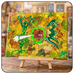 Puede incluir: Un lienzo rectangular sobre un caballete de madera con un fondo texturizado en amarillo, naranja y verde. Dos figuras verdes abstractas flanquean una forma central marrón, circular y similar a un rostro, con un rayo blanco que sale de una.