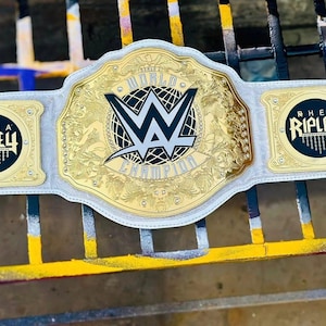 Kundenspezifischer WWE-Meisterschaftsgürtel für Frauen, personalisierter Titelgürtel, Wrestling-Erinnerungsstücke Geschenk | Geprägter Champion-Gürtel | Geschenk für Sie.