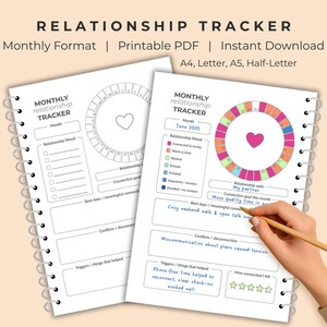Puede incluir: Dos cuadernos con espiral con el texto "RELATIONSHIP TRACKER" y "Monthly Format | Printable PDF | Instant Download." Las páginas incluyen secciones para rastrear el estado de ánimo, los objetivos de conexión y los conflictos. Una página está abierta a junio de 2025.
