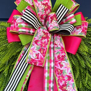 Lente krans boog, roze bloemen deur boog, grote voordeur boog, zomer krans decor, lantaarn strik, boerderij deur decor