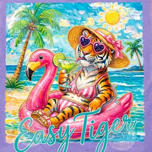 Może przedstawiać: Stos kolorowych koszulek. Górna koszulka jest fioletowa z grafiką tygrysa w okularach przeciwsłonecznych i kapeluszu, unoszącego się na różowym flamingu w oceanie. Tekst "Easy Tiger" znajduje się poniżej.