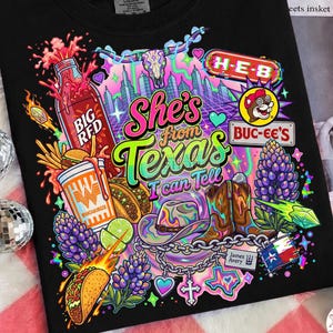 Hon är från Texas, jag kan säga PNG, flickaktigt västerländskt Texas-design, rosa cowgirl-sublimering, sydstatsflickgrafik, trendig texansk butik PNG