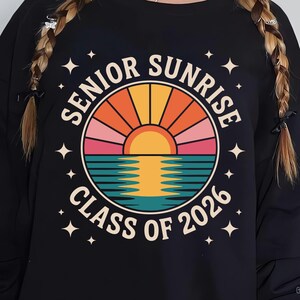 Sunrise Senior 2026 PNG SVG, Senior png, Retro Senior klass 2026, examenspresent 2026, Senior är 2026, Senior examenspresent bild 7