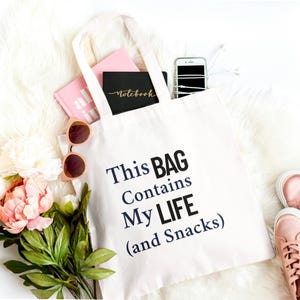 Diese Tasche enthält mein Leben (und Snacks) Lustige Einkaufstasche | Humorvolle Markttasche aus Baumwolle | Umweltfreundliche wiederverwendbare Einkaufstasche